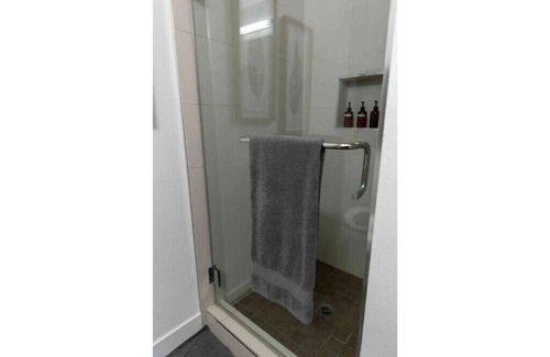 Faircrest Heights House | LA Bliss: Your Glamorous Getaway Suite! Great location! Close to stores.