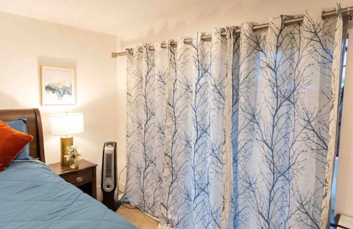 Faircrest Heights House | LA Bliss: Your Glamorous Getaway Suite! Great location! Close to stores.