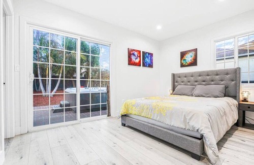Ladera Heights House | Head-turning 3BR House - HD-Lad