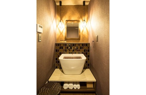 Karasumaoike House | 1 night without meals King studio CALM BALI / Kyoto Kyōto
