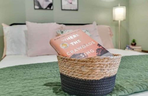 Nashville Apartment | NEW Studio with 2 Queen Beds 7 mins to Broadway!