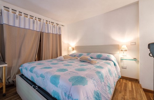 Canneto Apartment | Apartment 'Bougainville' with Balcony and Air Conditioning