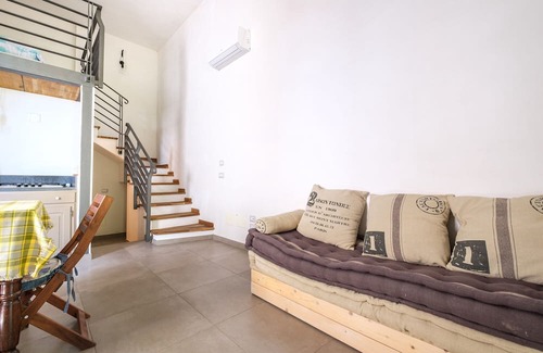 Canneto Apartment | Apartment 'Bougainville' with Balcony and Air Conditioning