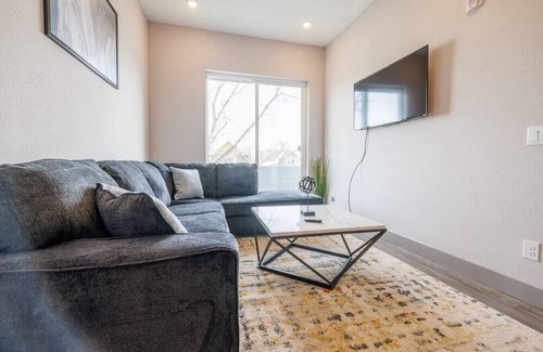 Jefferson Park Apartment | Adorable 1BR in the Highlands