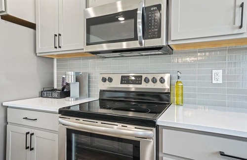 Meridian House | Luxurious Family Oasis- Ping pong, BBQ, huge yard