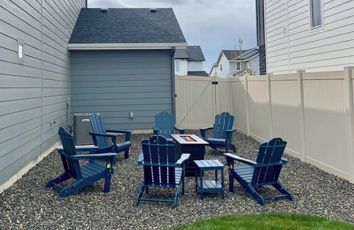 Meridian House | Luxurious Family Oasis- Ping pong, BBQ, huge yard
