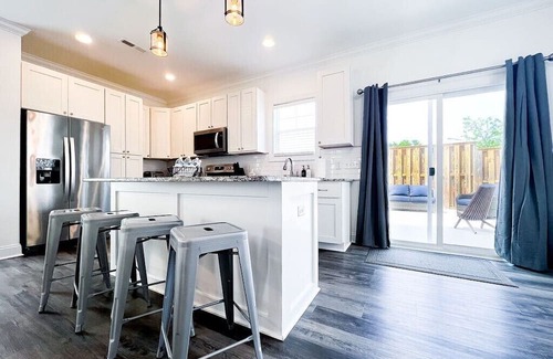 Wilmington House | Dual Homes, 8 Beds: A Double Delight in Wilmington!
