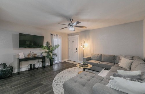 Arlington Apartment | Cozy 2BR Farmhouse Apt - Sleeps 8 - FREE Parking!