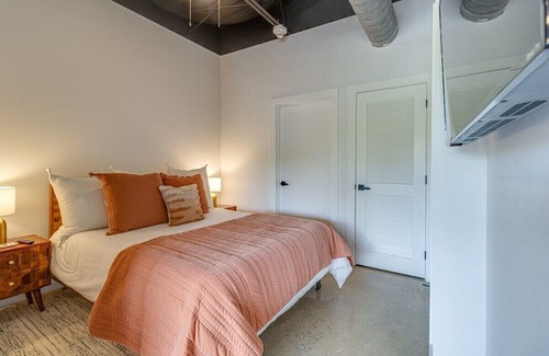 Nashville Apartment | Studio with 2 Queen Beds 7 mins to DT!