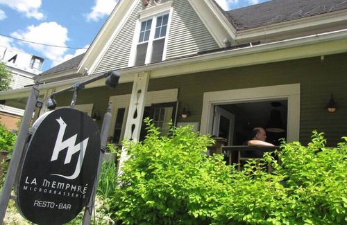 Magog Apartment | *New* Wood fireplace, Beach, Mountain and more