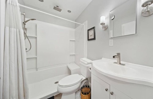 Highland Square Apartment | Highland Square Hideaway, 1 bedroom apartment
