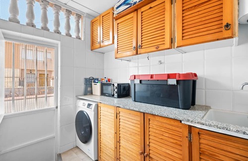Torrevieja House | Holiday Home 'Casa Plugge' with Private Terrace, Private Garden and Air Conditioning