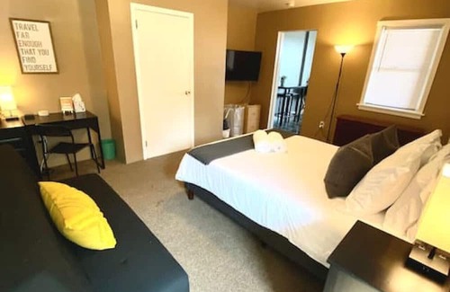 South Side Slopes Apartment | ✨Million Dollar View ✨Spacious Studio✨‼️🌆