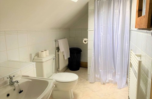 Shepperton House | 3 bedroomed property ideally located close to London and top tourist attractions
