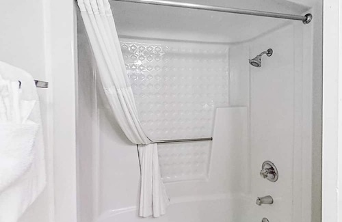 Myrtle Beach Apartment | 2nd Floor Oceanfront Snowbird Friendly Studio w/ WiFi, Shared Pool/Hot Tub, AC