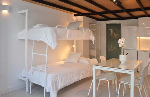 Santa Cruz de Tenerife Apartment | 55 m2 apartment with two bedrooms, living room with sofa bed and two bathrooms