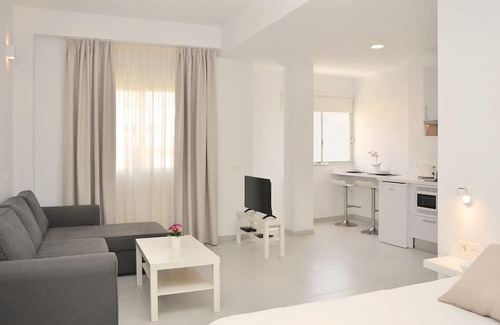 Santa Cruz de Tenerife Apartment | 30m2 distributed in cozy open and bright spaces.