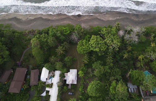 Puerto Viejo de Talamanca House | Beautiful Beachfront Property - Fiberoptic Internet
