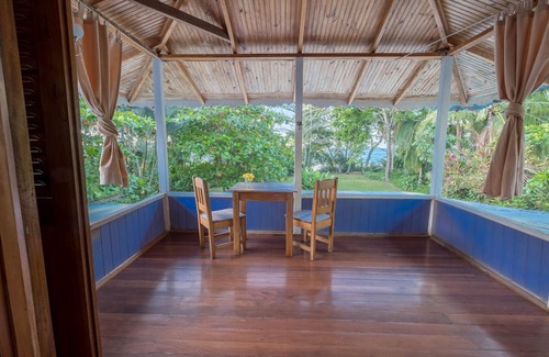 Puerto Viejo de Talamanca House | Beautiful Beachfront Property - Fiberoptic Internet