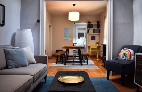 Whittier House | Denver’s Ultimate Getaway! Cozy one bed with big yard! Pet friendly!