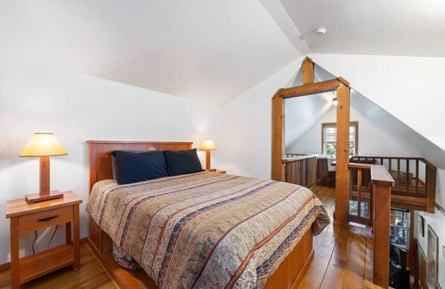 Ucluelet Cabin | Sea Star Endearing Oceanside House with Hot Tub in UkeeTub