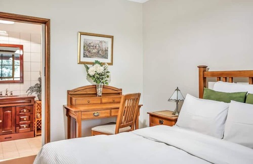 Mount Dandenong House | Weddings. Events. Art & Healing Retreats. 7 Acre Rain Forest Paradise.