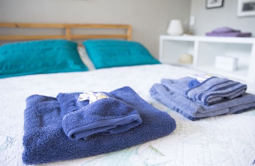 Venice House | Adorable beach cottage with Patio and Carport, Pet friendly