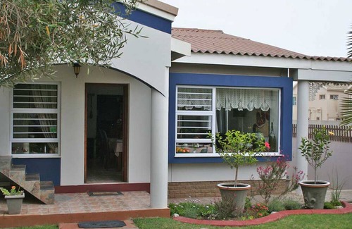 Swakopmund House | "room in Guest Room - Room for 3 Guests - Amarachi Guesthouse in Swakopmund Namibia - Beach in 500m"