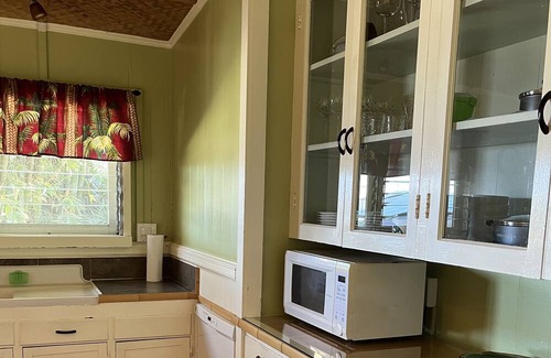 Hilo House | Hale Ponahawai - Charming Hilo Retreat