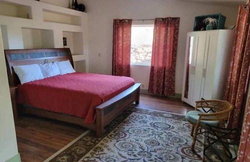 La Verkin House | Southern Utah here is more fun! Tree swing, vintage pinball,creekside activity
