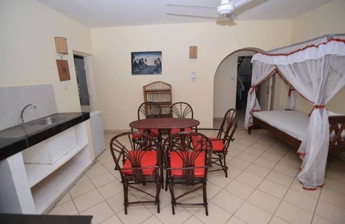 Bamburi House | Maasai resort Bamburi, Kenya🇰🇪