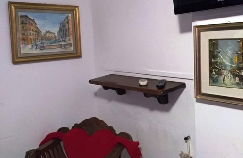 Fiumicino House | Nice one bedroom apartment with kitchenette and toilet, five beds