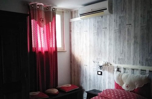 Fiumicino House | Nice one bedroom apartment with kitchenette and toilet, five beds