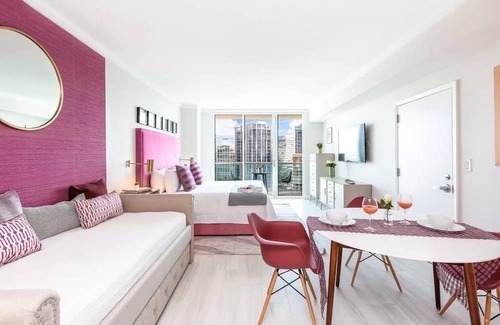 Coconut Grove Apartment | STUDIO, Lateral Sea View, Balcony, Hotel Arya, Kitchenette. FREE PARK/POOL/GYM