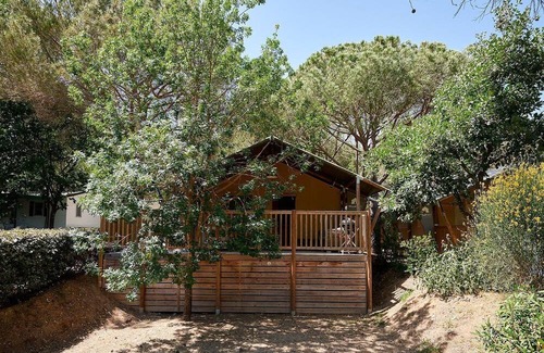 Roquebrune-sur-Argens Ski Chalet | Luxe 5 Pers. Villatent at family campsite Leï Suves on the beautiful Côte d’Azur