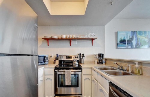 Downtown Austin Apartment | The Littlefields by Lodgewell, Stylish Loft, Downtown Views