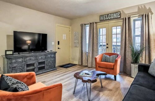 West Plaza Condo | Large Plaza 2BR/2BTH