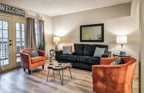 West Plaza Condo | Large Plaza 2BR/2BTH