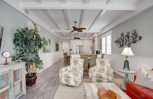 Cinnamon Shore Condo | Customized Condo w/ Designer Details@Cinnamon Shore w/ Great Amenities!
