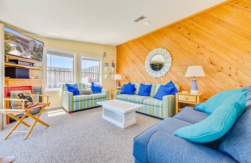Salvo House | On Special - Let THE SLEEPY DOG be your best friend on vacation this year!