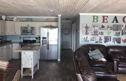 Jamaica Beach House | Gated Top and Bottom Deck Safe Children 3BR Sleeps 9 Bay Canal Great Fishing !