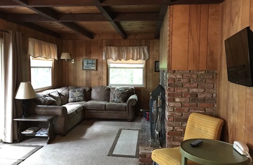Conway Ski Chalet | Waterfront Chalet with private beach in the White Mountains of New Hampshire.
