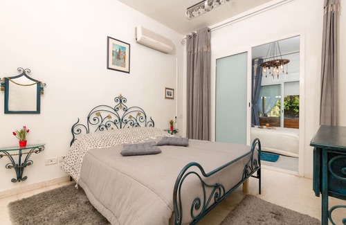 Hammamet House | Have breakfast by the pool every day