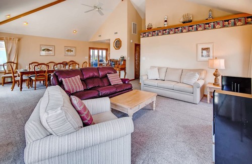 Hatteras House | On Special - Savor the Semi-Oceanfront Views, Hatteras w/ Weber Grill