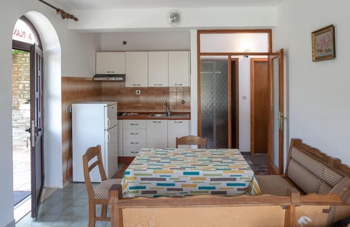 Stomorska Apartment | Apartment Star - with swimming pool: A1(4) - Stomorska, Island Solta, Croatia
