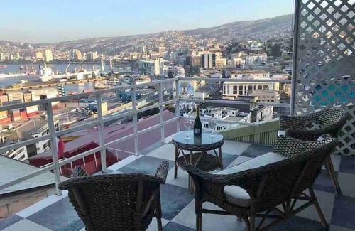 Playa Ancha House | Casa porteña en cerro Artilleria