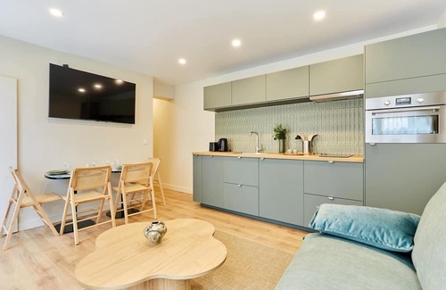 Charonne Apartment | Superb Apartment Center of Paris