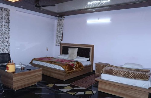 Didihat Hotel | New Shri Anand Best Hotel Berinag