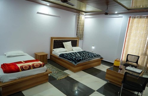 Didihat Hotel | New Shri Anand Best Hotel Berinag