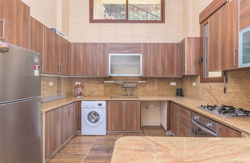 Duhur ash Shuwayr Apartment | Beit Salima 3BR House with Pool